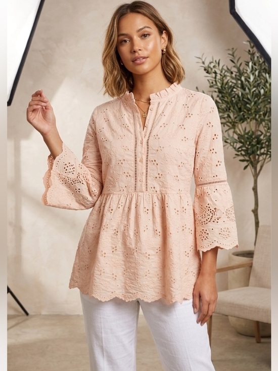 tea n rose Dresses & Skirts - Tea N Rose Eyelet Floral Babydoll Blouse